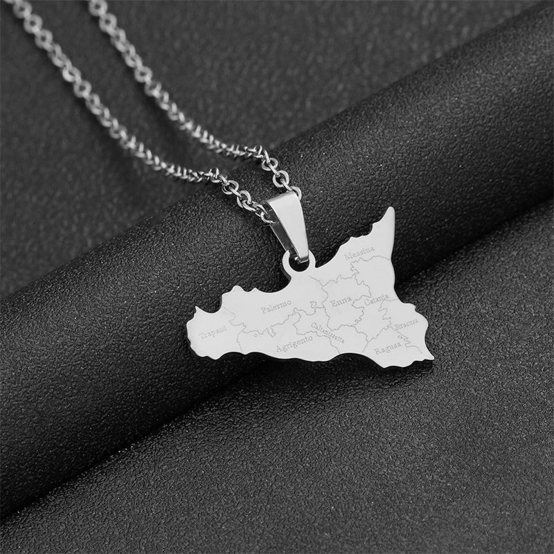 L’Île d’Amour Necklace